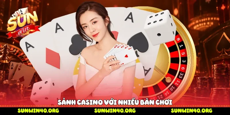 Sảnh casino với nhiều bàn chơi 